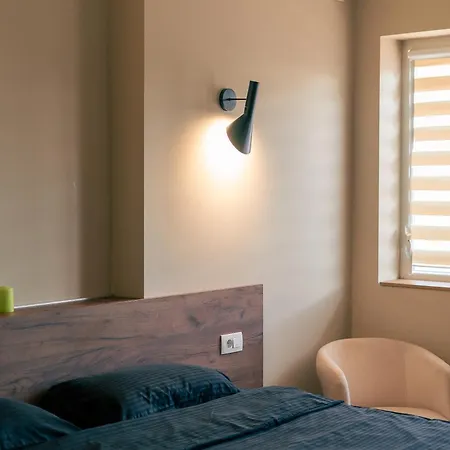 Lägenhet Riverside Retreat Lux Skopje