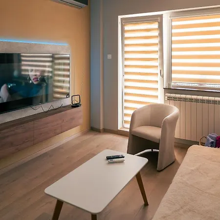 Lägenhet Riverside Retreat Lux Skopje
